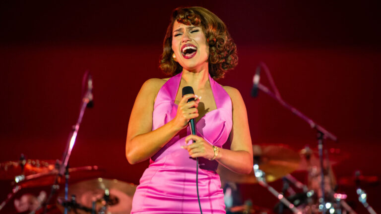 RAYE fixe la date de sortie de « This Music May Contain Hope » et trace une nouvelle ère Logo