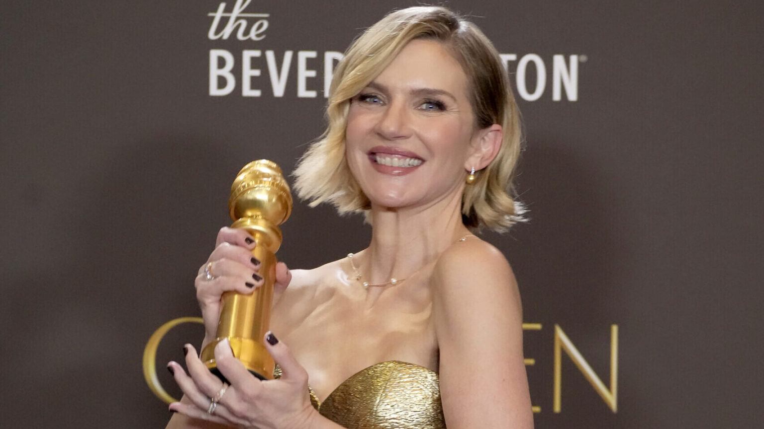 Rhea Seehorn dit que son rôle dans « Pluribus », lauréat d'un Golden Globe, « se trouve être queer » (Exclusif) Logo