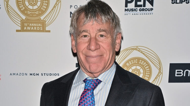Stephen Schwartz s'éloigne du gala du Kennedy Center au milieu de la prise de contrôle de Trump Stephen Schwartz s'éloigne du gala du Kennedy Center au milieu de la prise de contrôle de Trump