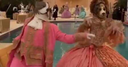 Trump organise une « furry party » à Mar-a-Lago avec des danseurs portant d’étranges têtes de chien