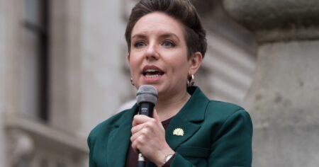 Un député du Parti Vert « chahuté » au Parlement alors qu'il discutait de l'éducation sexuelle inclusive LGBTQ+ dans les écoles primaires