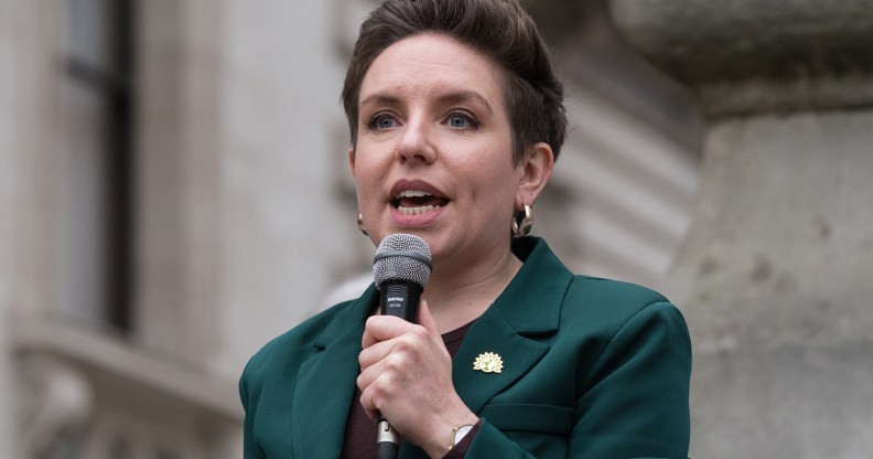 Un député du Parti Vert « chahuté » au Parlement alors qu'il discutait de l'éducation sexuelle inclusive LGBTQ+ dans les écoles primaires Un député du Parti Vert « chahuté » au Parlement alors qu'il discutait de l'éducation sexuelle inclusive LGBTQ+ dans les écoles primaires