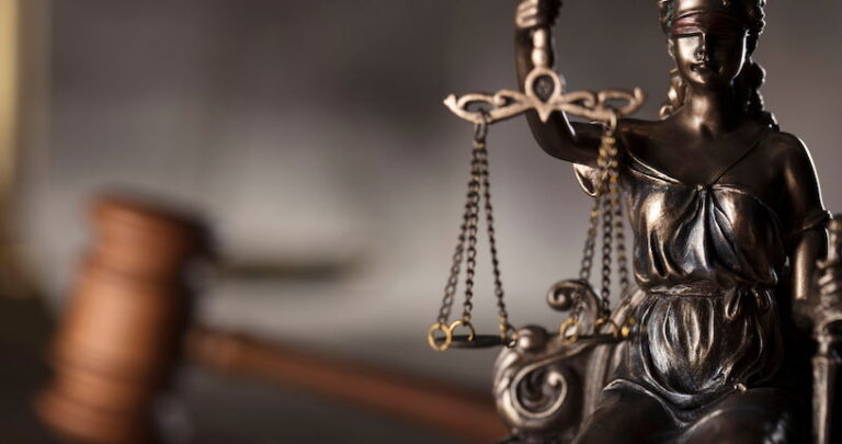 Un règlement judiciaire condamne « l’expédition de pêche » du DOJ pour harceler les jeunes patients trans Un juge fédéral condamne la tentative du DOJ d'« intimider et de harceler » les patients trans et les hôpitaux