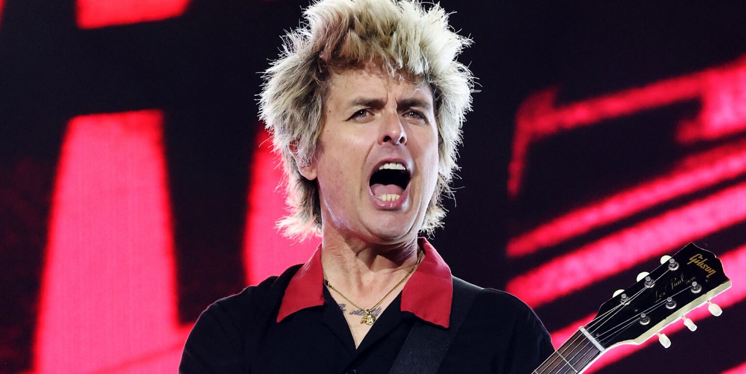 Billie Joe Armstrong est-il homosexuel alors que Green Day se produit au Super Bowl 2026 Billie Joe Armstrong
