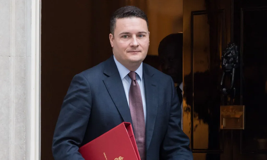Wes Streeting sortant du 10 Downing Street.