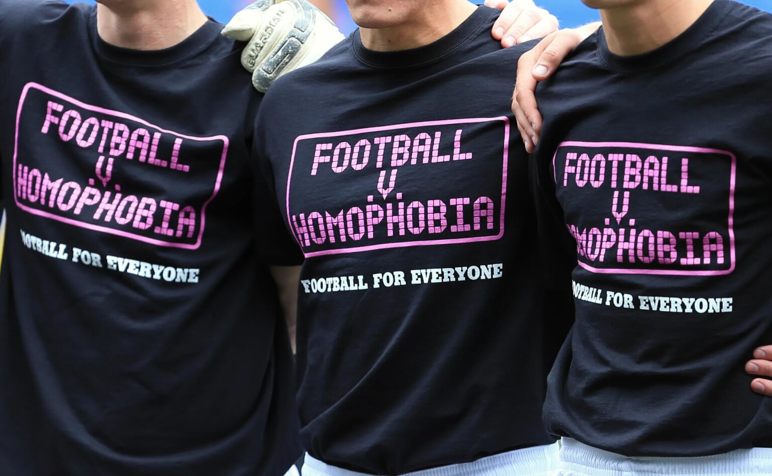 Kick It Out et Football v Homophobia lancent une nouvelle relation de reporting sur la haine anti-LGBTQ+ Kick It Out et Football v Homophobia lancent une nouvelle relation de reporting sur la haine anti-LGBTQ+