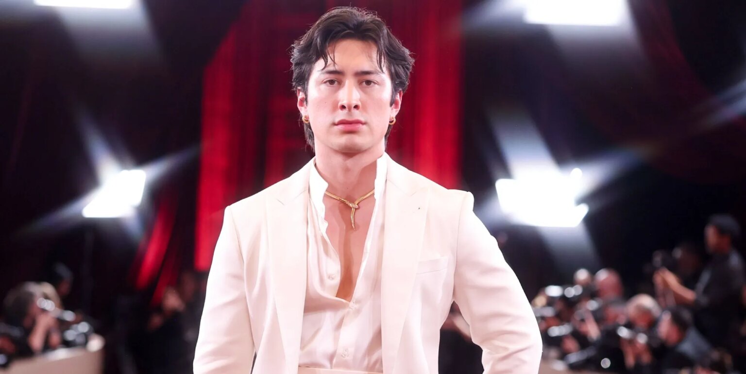 5 raisons pour lesquelles nous aimons Hudson Williams de Heated Rivalry alors qu'il fête ses 25 ans Hudson Williams at the Golden Globes