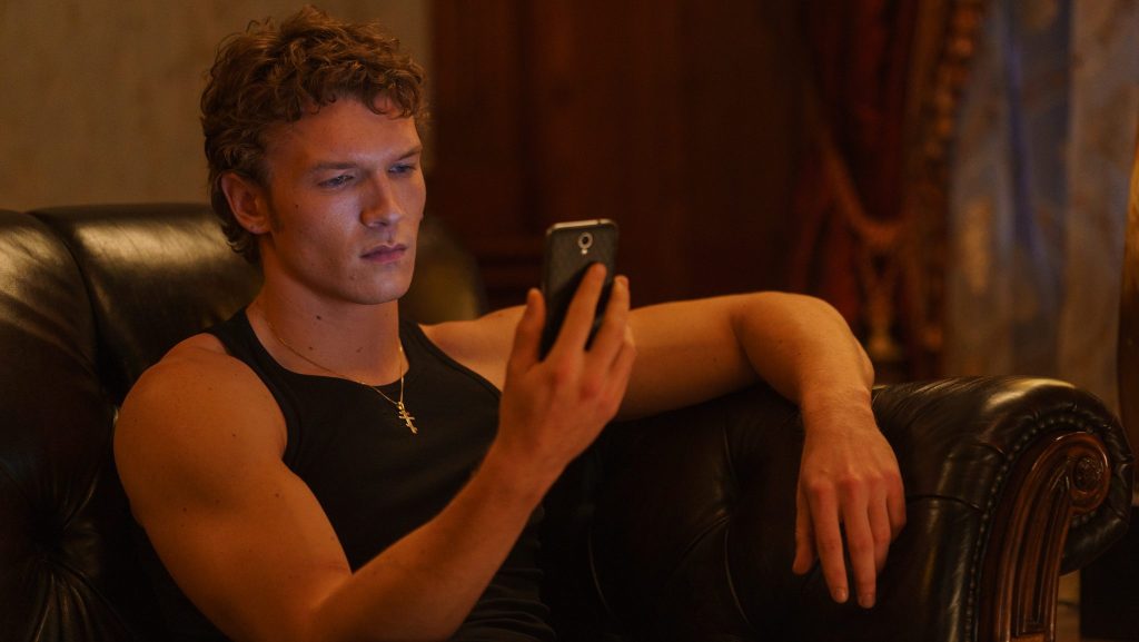 Connor Storrie dans Rivalité chauffée.