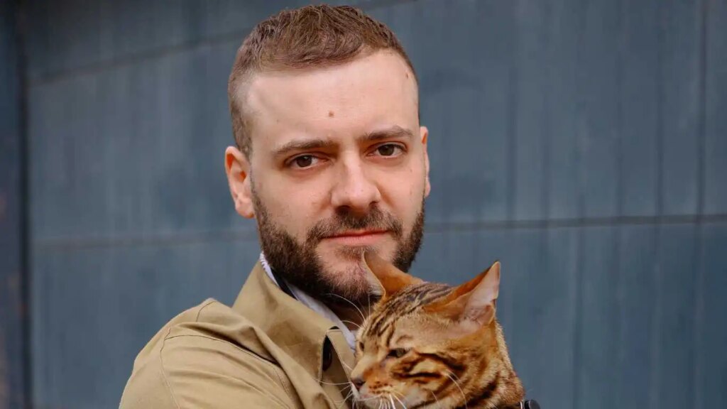 Un influenceur animalier appelle la police des transports à enquêter sur un incident « homophobe pénible » Jacques was left feeling ‘distressed’ after a fellow traveller targeted him with what he believes was ‘homophobic’ abuse.