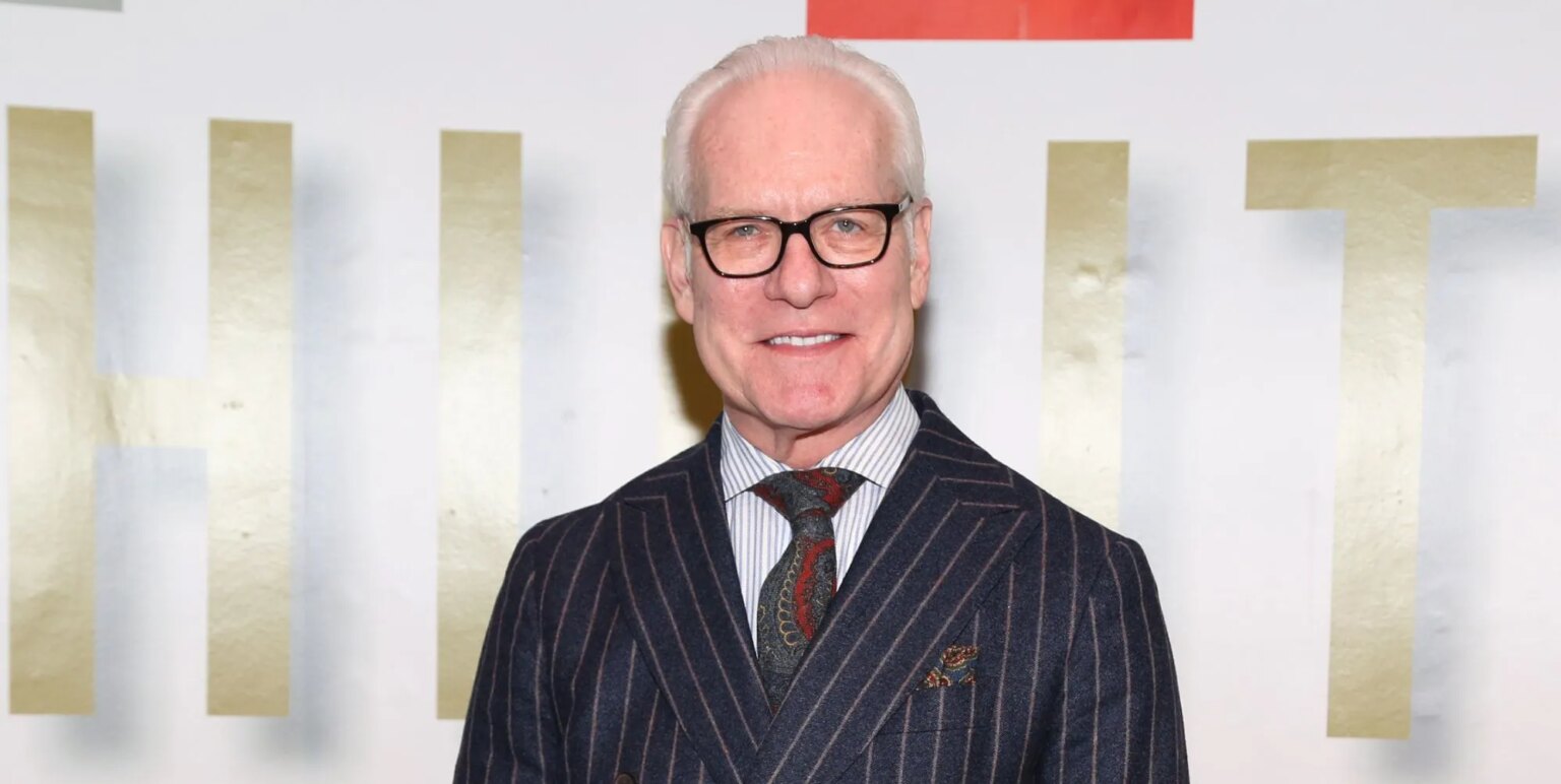 Tim Gunn se souvient du chagrin qui l'a conduit à 43 ans de célibat Tim Gunn se souvient du chagrin qui l'a conduit à 43 ans de célibat