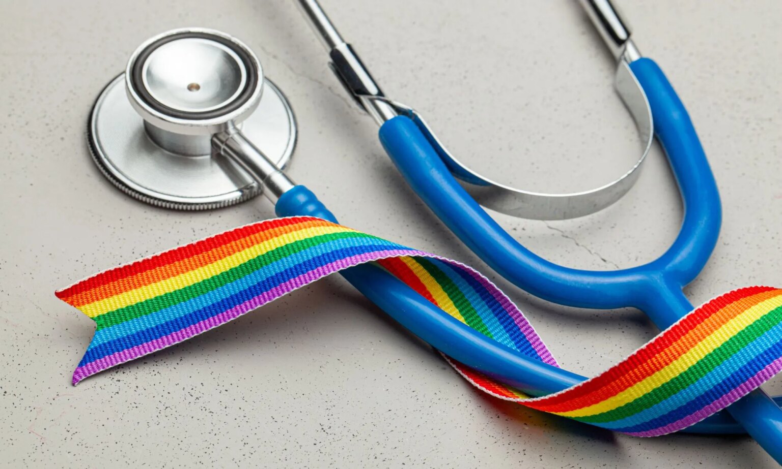Un autre hôpital abandonne les soins de santé pour les jeunes trans Un autre hôpital abandonne les soins de santé pour les jeunes trans