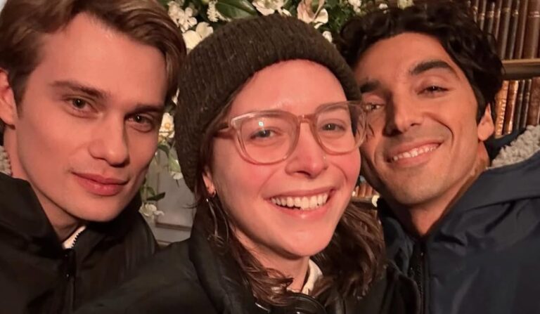 Les fans du mariage rouge, blanc et royal « crient, pleurent, vomissent » à cause de ces nouvelles photos Les fans du mariage rouge, blanc et royal « crient, pleurent, vomissent » à cause de ces nouvelles photos