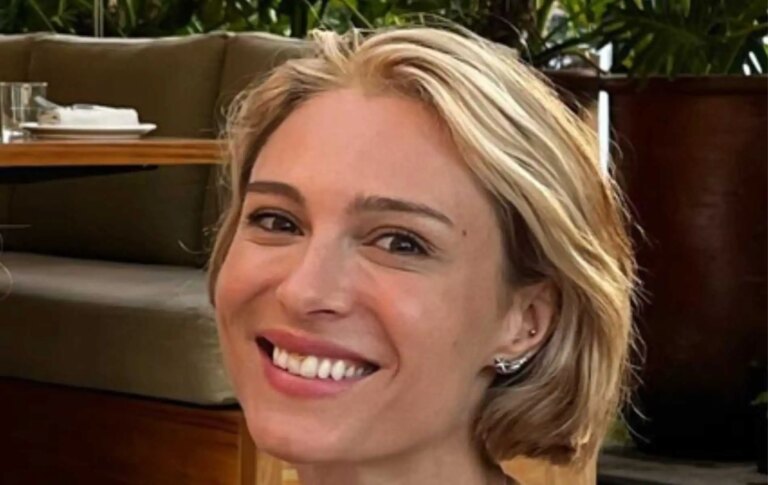 La star de Mariés au premier regard dénonce la biphobie après avoir été « réduite à sa sexualité » 2026 MAFS Australia star Julia made history as the show’s first openly bisexual bride.