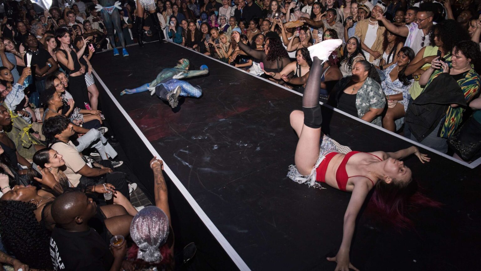 À l'intérieur du Love Pride Ball du Cap, où l'héritage de la salle de bal prend la parole Logo