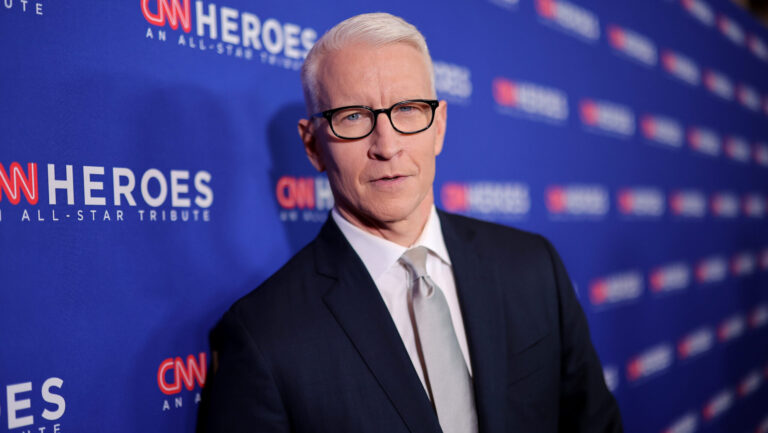 Anderson Cooper quitte « 60 Minutes » après 20 ans en citant sa famille Logo