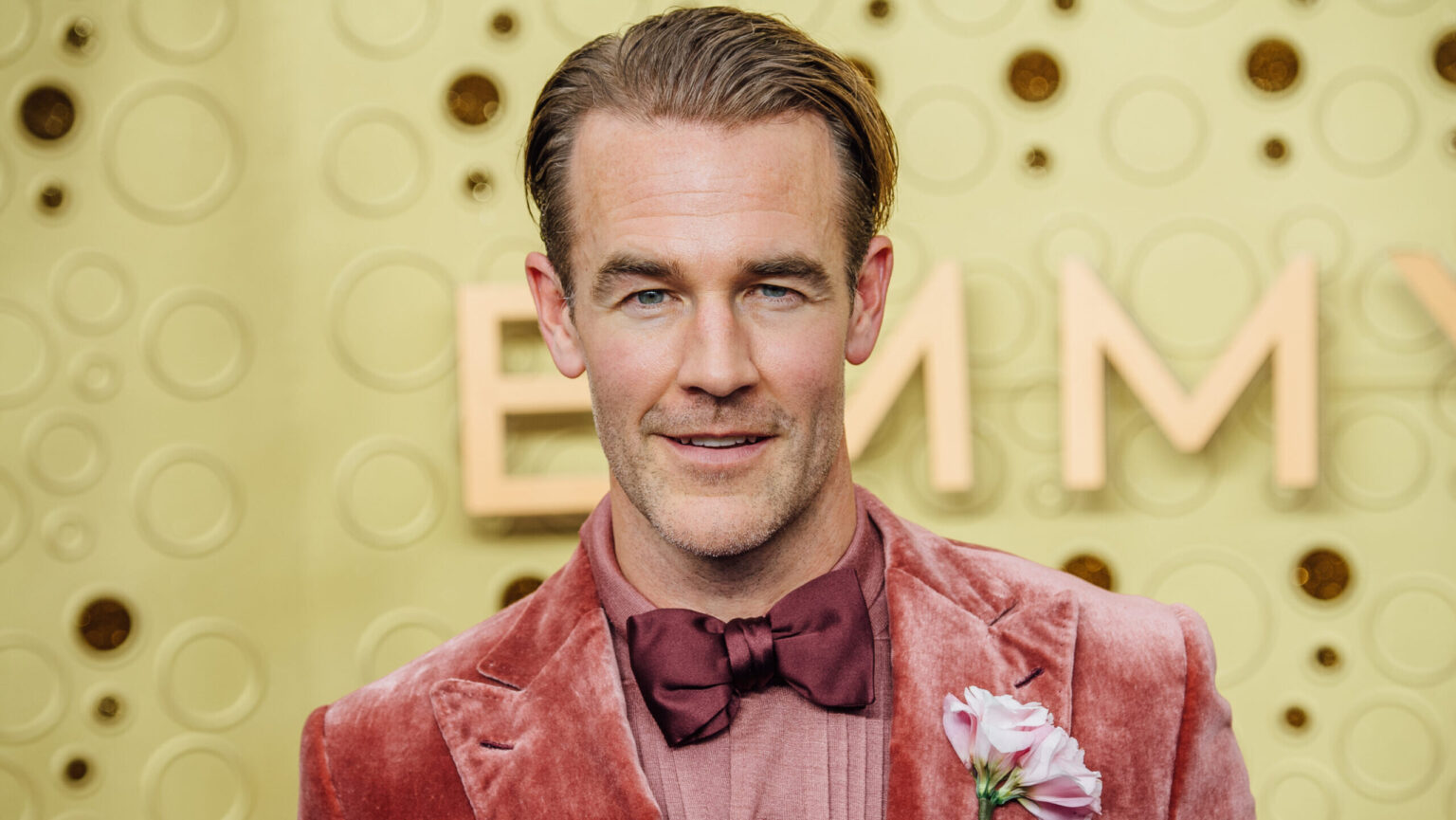 James Van Der Beek, la star de « Dawson's Creek », décède à 48 ans Logo