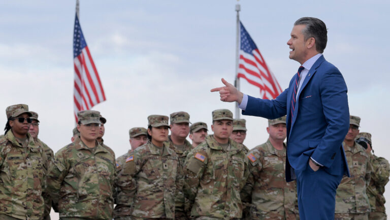 La Cour d'appel fédérale confirme l'interdiction militaire d'enrôler des personnes séropositives Logo