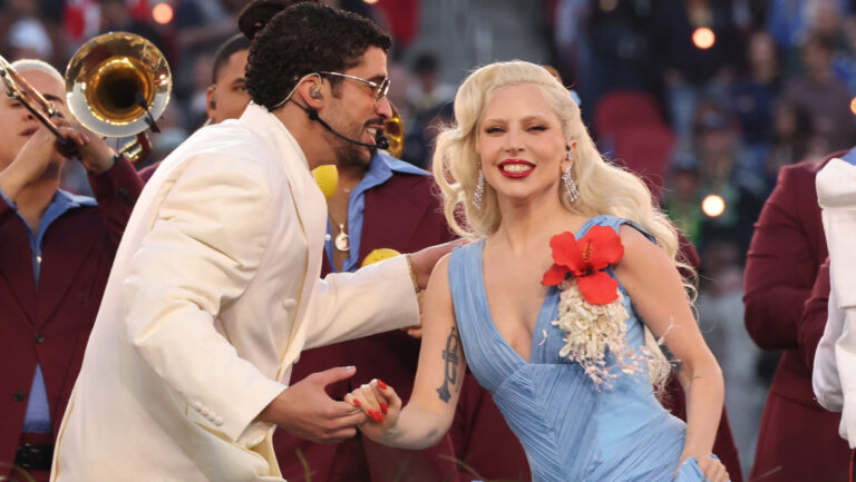 La surprise du Super Bowl de Lady Gaga avec Bad Bunny était une question d'amour et de respect Logo