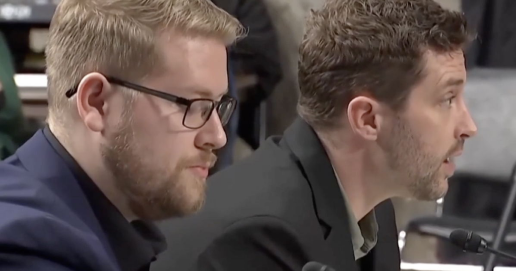 Les frères de Renee Good affirment que la mort de leur sœur n'a pas changé les tactiques meurtrières de l'ICE Les frères de Renee Good affirment que la mort de leur sœur n'a pas changé les tactiques meurtrières de l'ICE