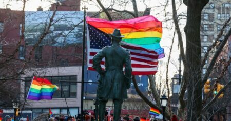 Proposition d'une nouvelle législation visant à maintenir le drapeau de la fierté flottant en permanence au monument de Stonewall