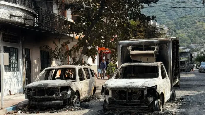 Récit de première main d'un couple gay sur son refuge à Puerto Vallarta au milieu de la violence des cartels (Exclusif) Logo