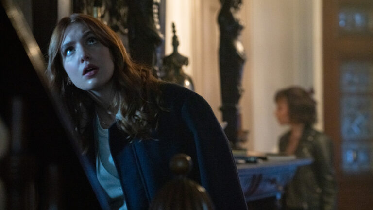 Sophie Nélisse est poursuivie par la mort dans le nouveau « Whistle » d'horreur saphique (exclusif) Logo