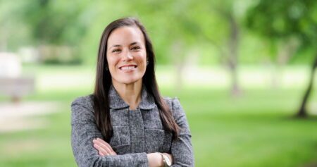 « Votre temps est écoulé ! » : notre maire ferme publiquement un troll religieux homophobe