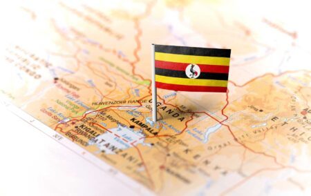 Deux femmes arrêtées en Ouganda pour s'être embrassées en public risquent la prison à vie