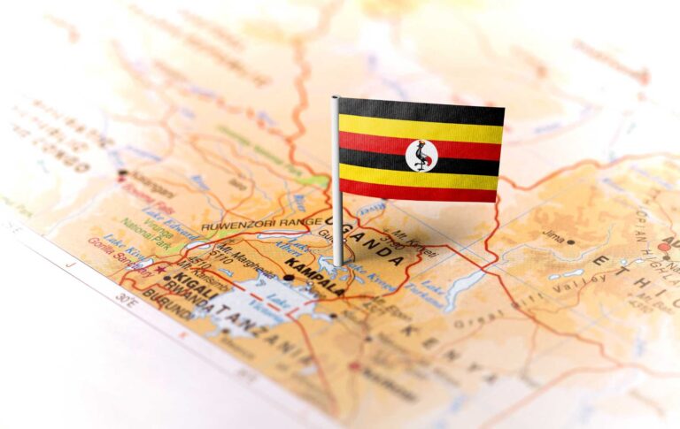 Deux femmes arrêtées en Ouganda pour s'être embrassées en public risquent la prison à vie Deux femmes arrêtées en Ouganda pour s'être embrassées en public risquent la prison à vie