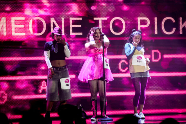 ELI se produit sur scène lors de la 37e édition des GLAAD Media Awards au Beverly Hilton le 5 mars 2026 à Beverly Hills, en Californie.