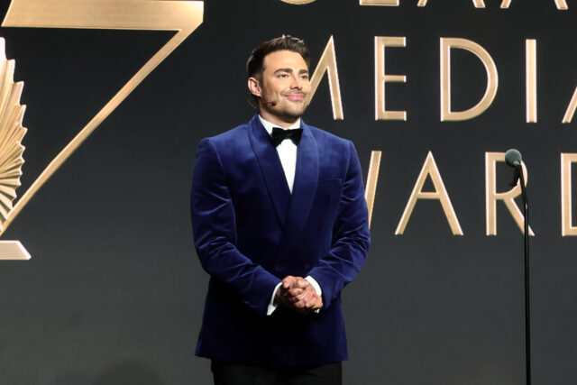 L'animateur Jonathan Bennett s'exprime sur scène lors de la 37e édition des GLAAD Media Awards au Beverly Hilton le 5 mars 2026 à Beverly Hills, en Californie.