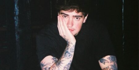 Sasha Allen à propos d'Adore Delano, label dramatique et défiant les transphobes : "J'ai écrit beaucoup de musique politique"