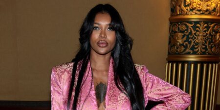 La star d'America's Next Top Model dit qu'il est acceptable que les femmes soient bisexuelles, mais pas les hommes