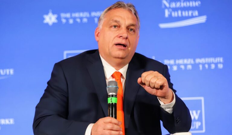 La communauté queer de Hongrie se trouve à la croisée des chemins alors que Viktor Orbán est mis au défi La communauté queer de Hongrie se trouve à la croisée des chemins alors que Viktor Orbán est mis au défi