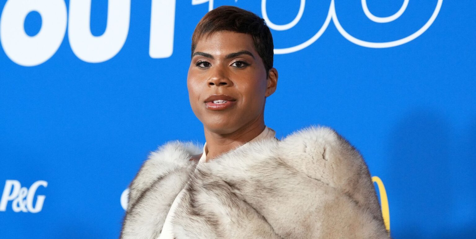 EJ Johnson, l'enfant gay de Magic Johnson, dit qu'ils ne sortent qu'avec des hommes « hétérosexuels » EJ Johnson, l'enfant gay de Magic Johnson, dit qu'ils ne sortent qu'avec des hommes « hétérosexuels »