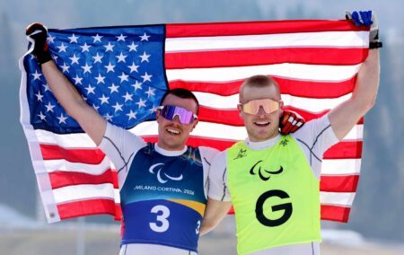 Le skieur gay Jake Adicoff entre dans l’histoire aux Jeux paralympiques d’hiver