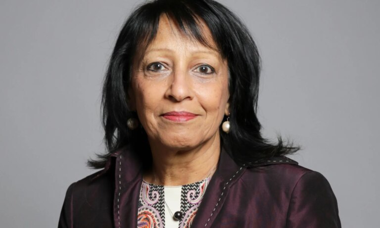 L'ancien président de l'EHRC rejoint ses pairs « critiques en matière de genre » ciblant le droit à l'avortement Baroness Kishwer Falkner