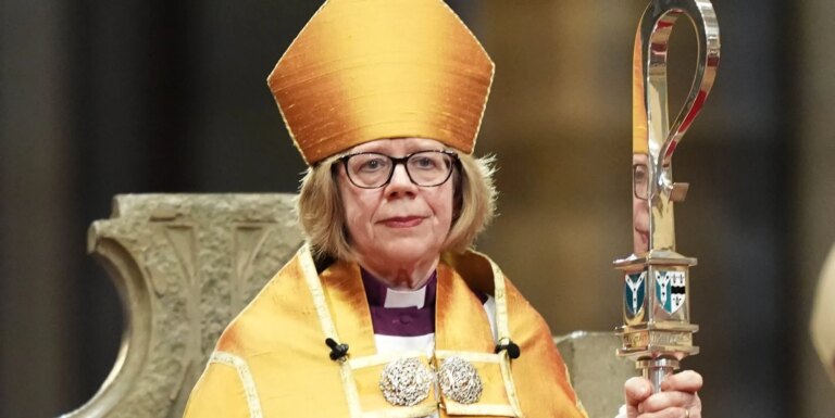 Sarah Mullally intronisée en tant que première femme archevêque de Cantorbéry – sa position sur les droits LGBTQ+ Sarah Mullally