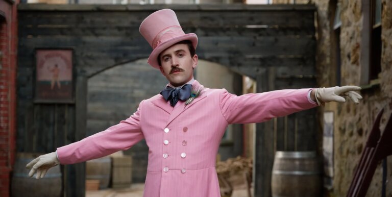 Le réalisateur de Madfabulous parle de sa collaboration avec la star de It's A Sin, Callum Scott Howells : « C'est un talent générationnel » Le réalisateur de Madfabulous parle de sa collaboration avec la star de It's A Sin, Callum Scott Howells : "C'est un talent générationnel"