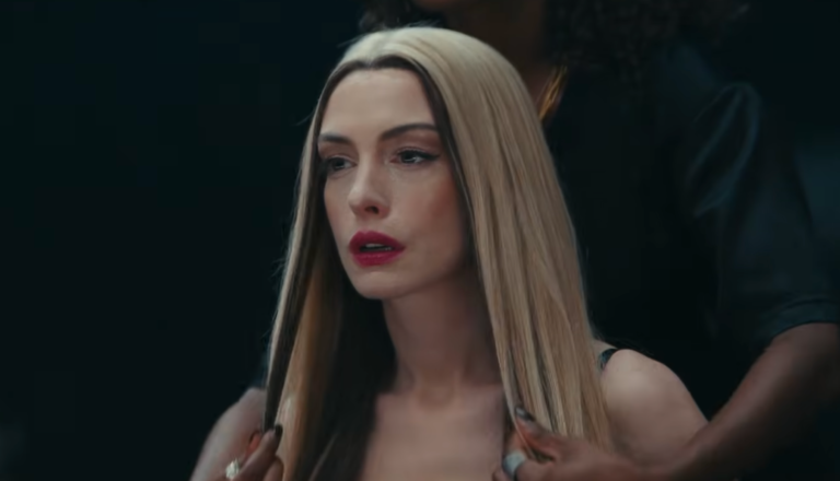 Anne Hathaway sort le single synth-pop « Burial » du thriller pop-star « Mother Mary » d'A24 Logo