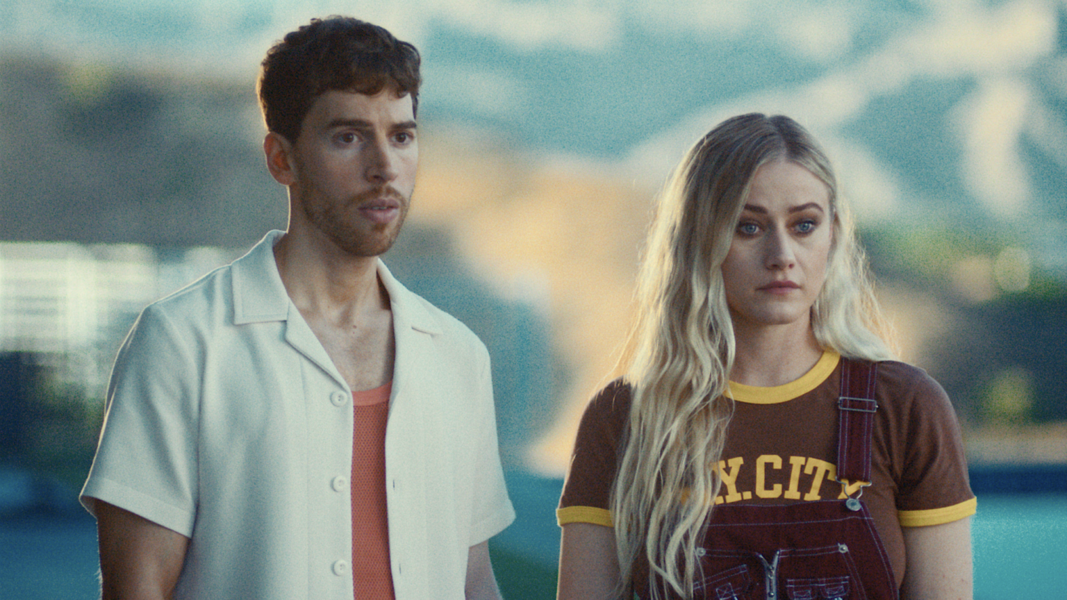 Jordan Gavaris parle de « Touch Me » alors qu'il dévoile la honte queer et les scènes d'horreur sauvages derrière le film (Exclusif) Jordan Gavaris parle de "Touch Me" alors qu'il dévoile la honte queer et les scènes d'horreur sauvages derrière le film (Exclusif)