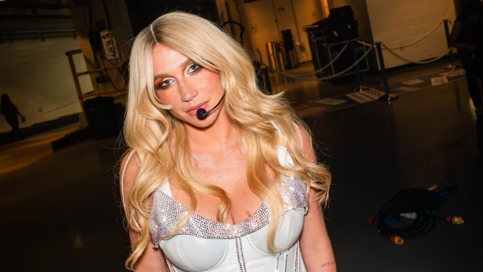 Kesha critique la Maison Blanche pour avoir utilisé « Blow » dans TikTok sur le thème de la guerre : « Arrêtez d'utiliser ma musique » Logo