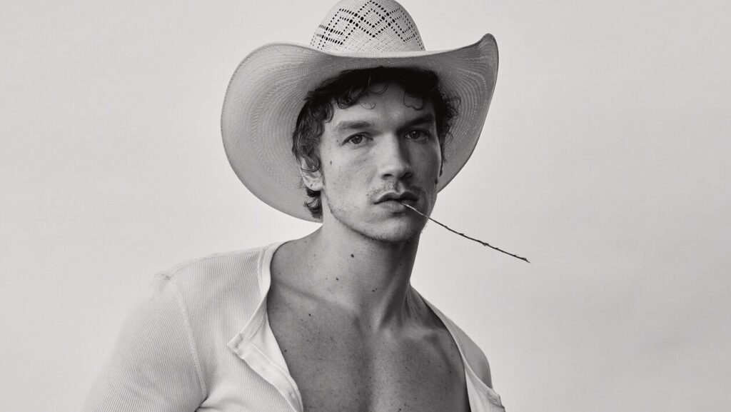 « L'amour est à nouveau cool » : Connor Storrie parle d'Hudson Williams, de rivalité passionnée et du retour de l'amour Logo