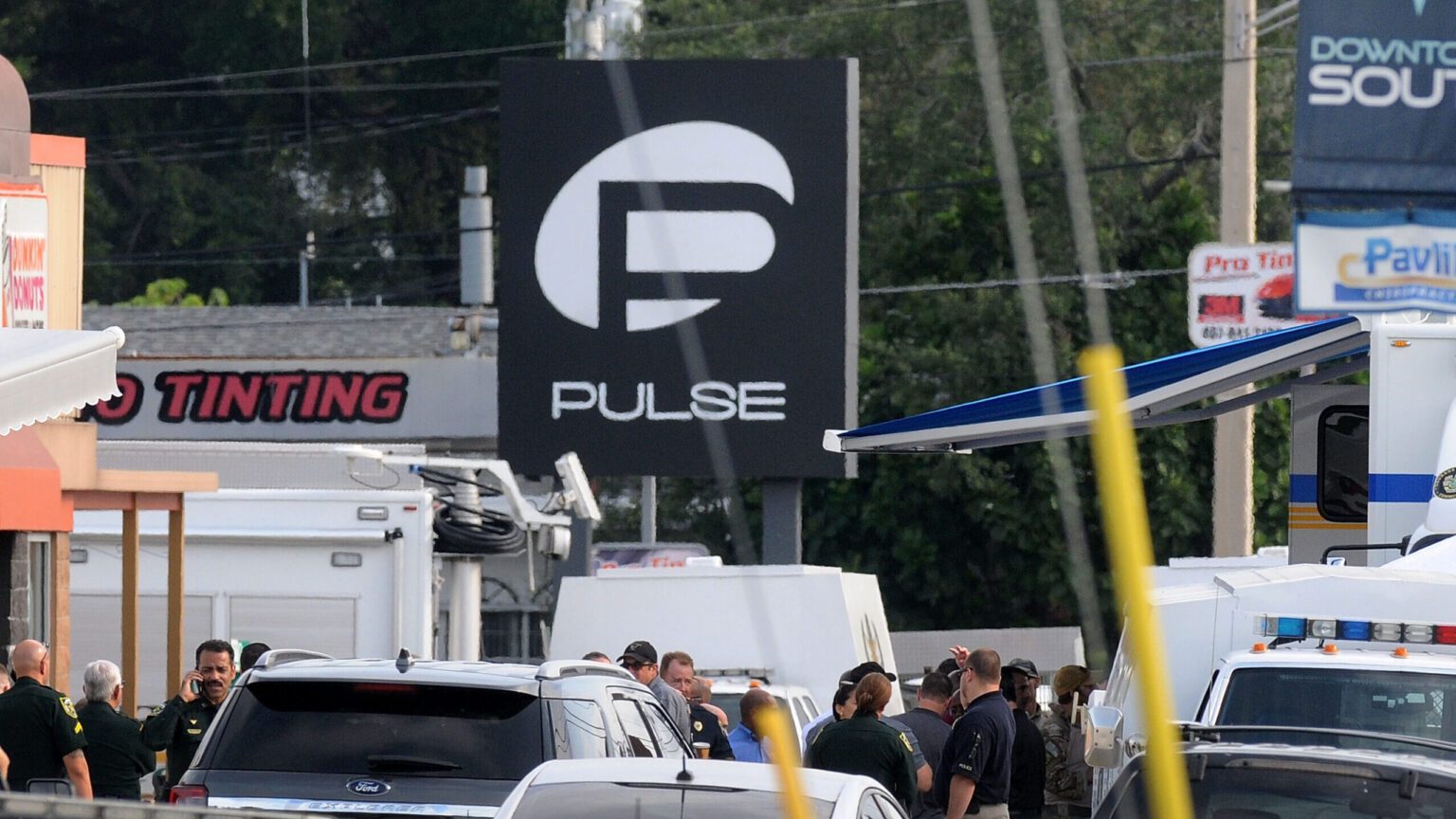 La discothèque Pulse démolie près de 10 ans après la tragédie alors que les plans commémoratifs avancent Logo