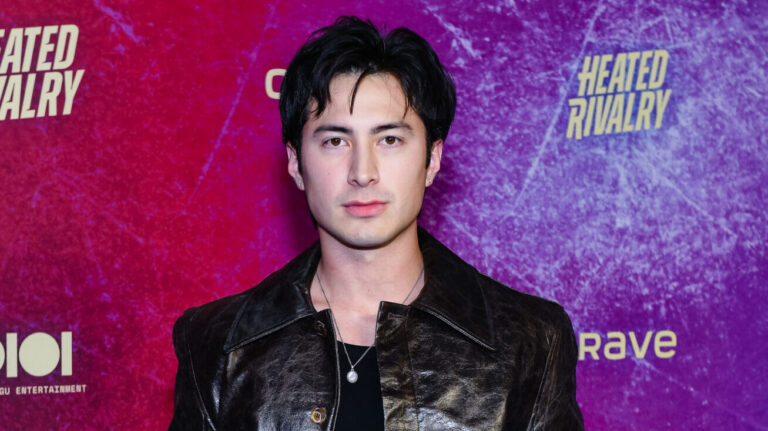 La star de « Heated Rivalry » Hudson Williams rejoint le drame FTX de Netflix « The Altruists » Logo