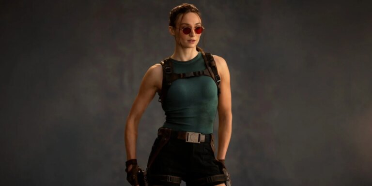 Le tournage de la série Tomb Raider a été interrompu alors que Sophie Turner s'est blessée suite à des problèmes de dos. Le tournage de la série Tomb Raider a été interrompu alors que Sophie Turner s'est blessée suite à des problèmes de dos.