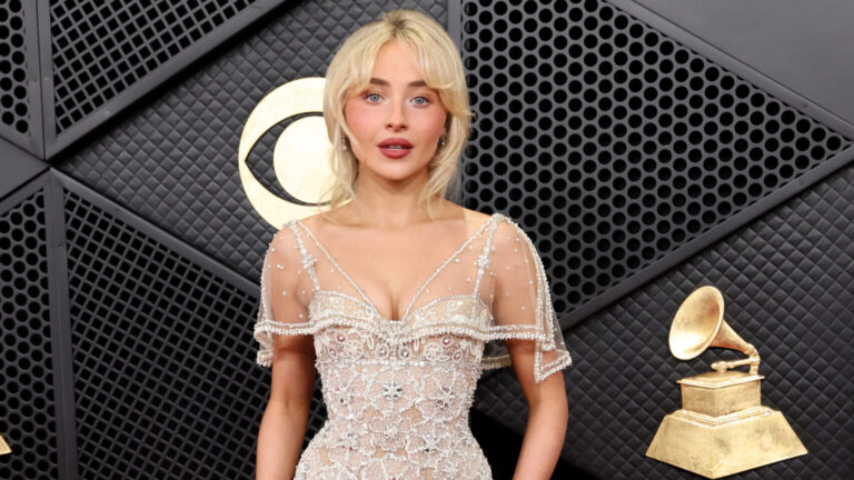 Sabrina Carpenter applaudit à sa blague en hauteur après que le chant « Manchild » soit devenu viral Logo