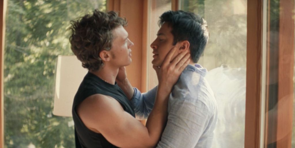 Connor Storrie dans le rôle d'Ilya et Hudson Williams dans le rôle de Shane dans Heated Rivalry