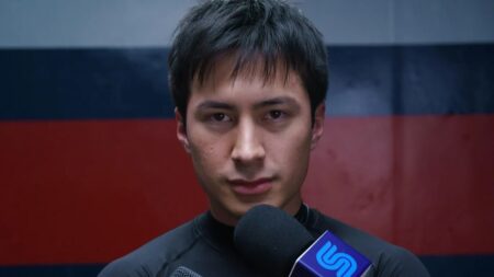 Hudson Williams de Heated Rivalry est un « fou » dans ce nouveau clip