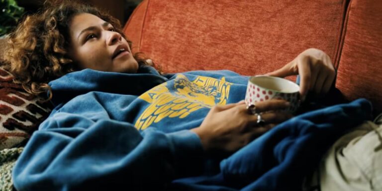 Les fans d'Euphoria remettent en question la garde-robe de créateur de Zendaya pour le junkie Rue : « Remboursez cette dame ! » Les fans d'Euphoria remettent en question la garde-robe de créateur de Zendaya pour le junkie Rue : "Remboursez cette dame !"